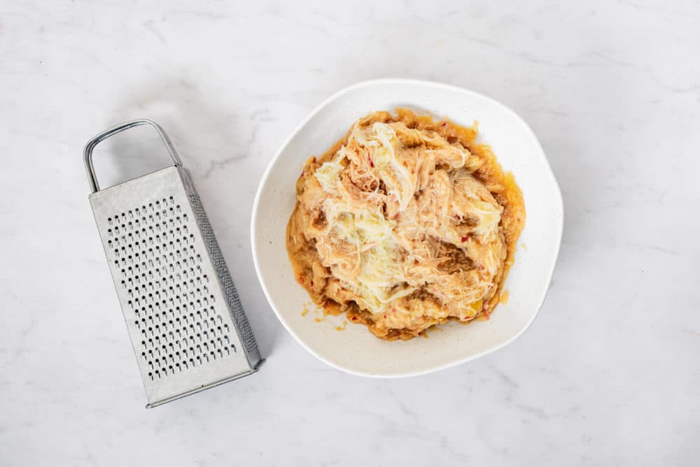 Apple jam process with a grater.