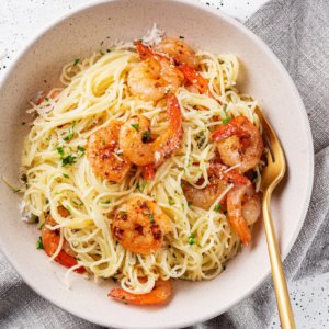 capellini-shrimp-in-a-bowl-with-a-gold-fork-on-a-grey-towel