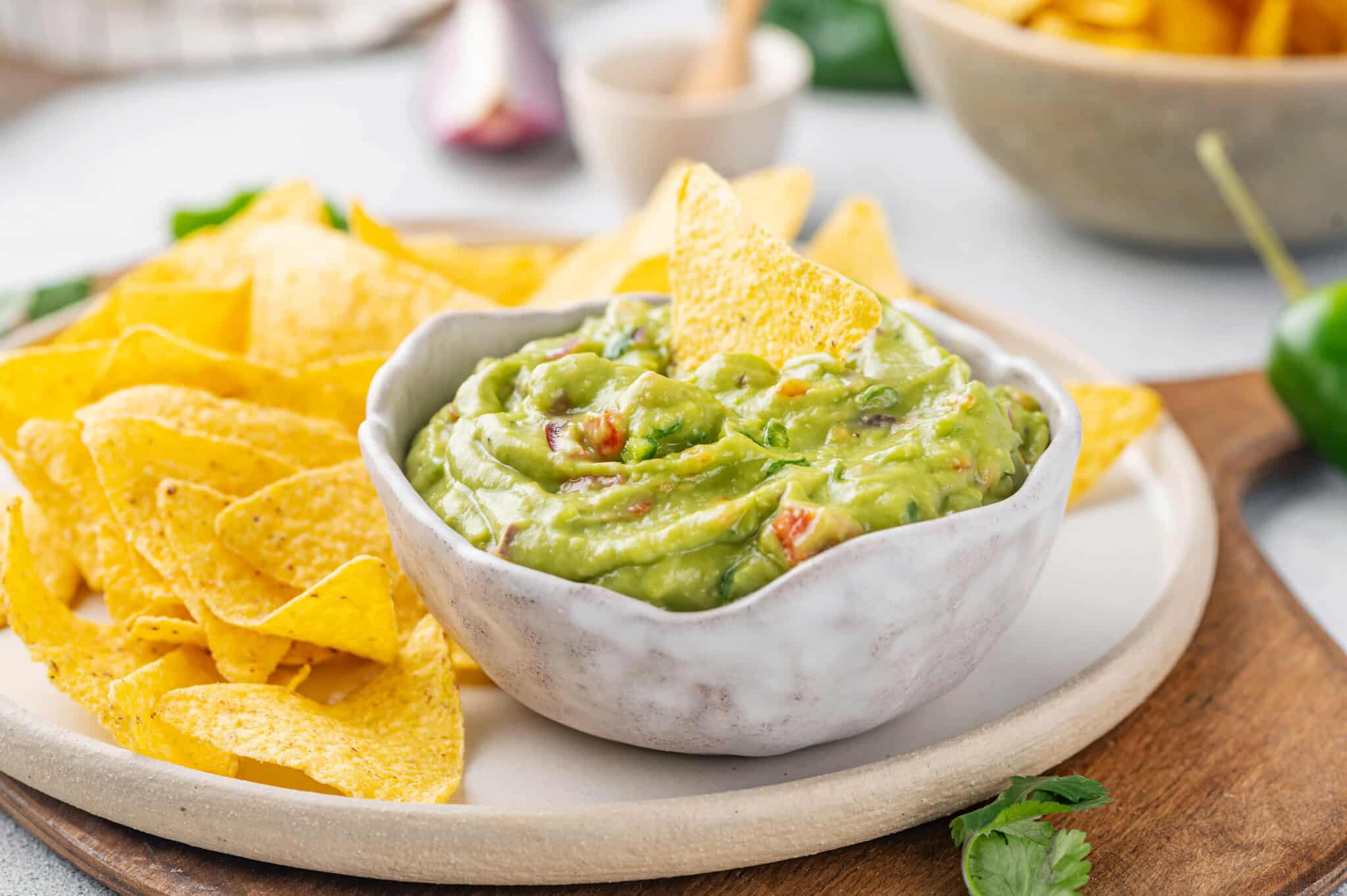 guacamole-in-bowl-with-chips-on-plate