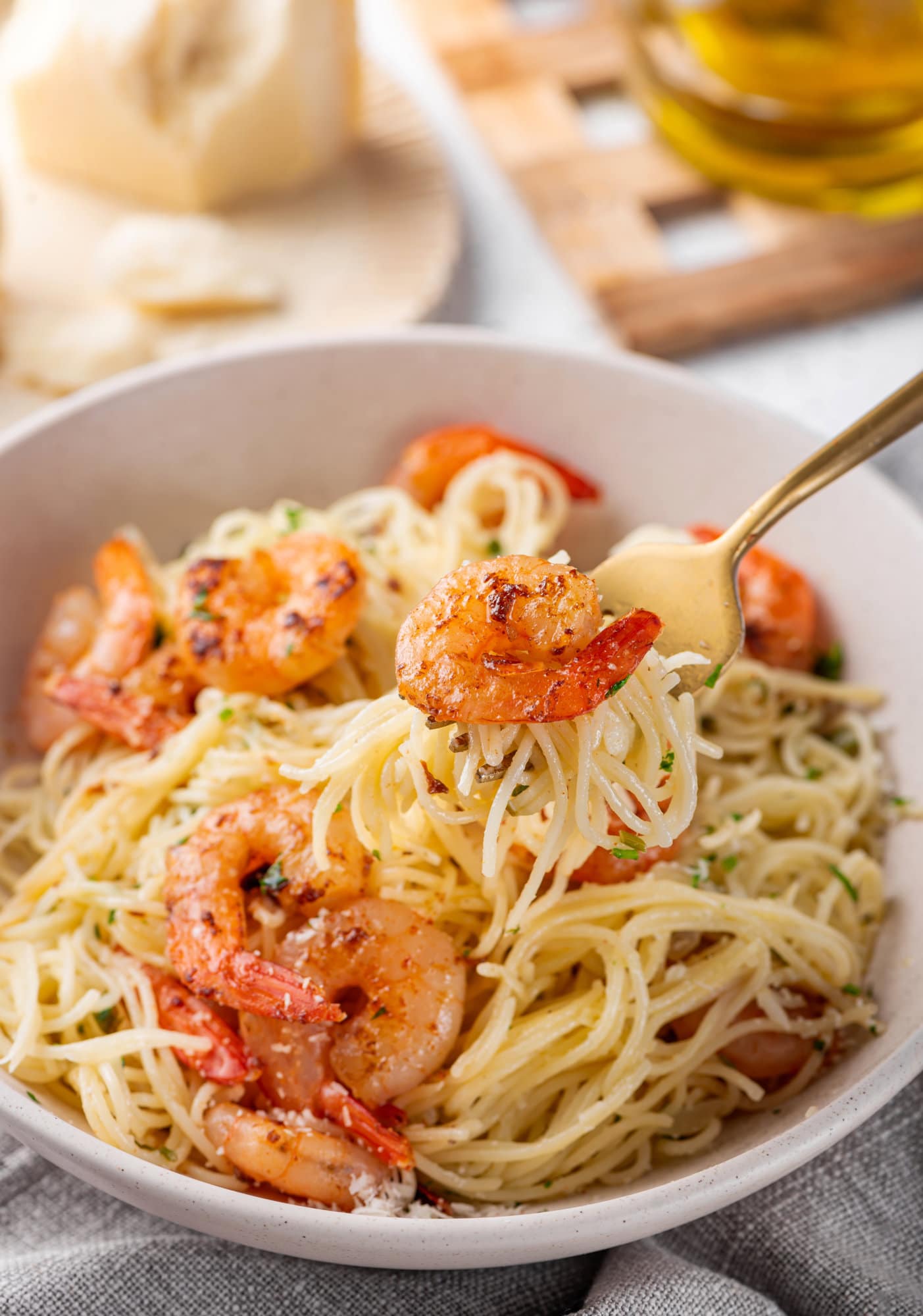 capellini-shrimp-in-a-bowl-with-a-gold-fork-on-a-grey-towel